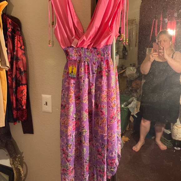 Summertime Dress- Satin like, a comfortable stretchy feel material - Picture 2 of 4